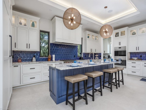 Luxurious Vacation Pool Home in Siesta Key 5 min walk to beach